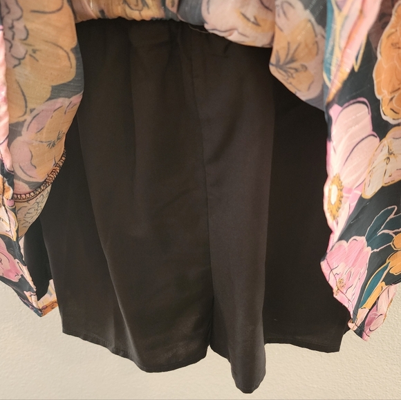 Pink Lilly Fall Floral Off-Shoulder Romper Dress Size Small Black Pink & Orange - Picture 6 of 6